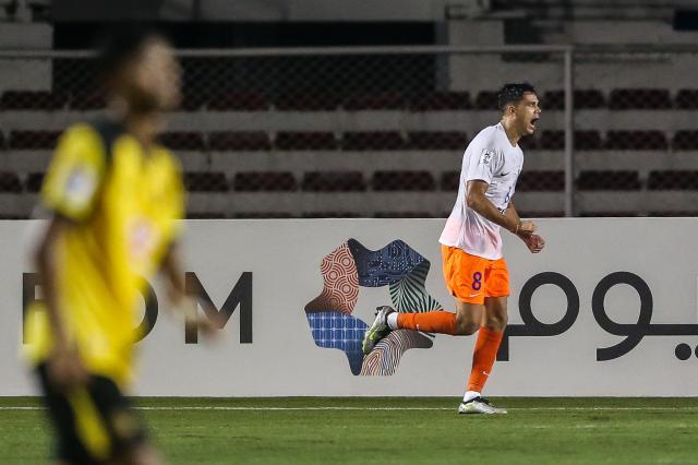 开云体育平台在哪里注册-泰山下南洋强闯“最难关” 留守人观火惊呼日韩凶猛