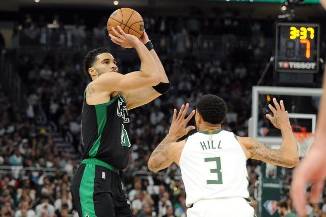 开云APP下载地址-绝境之战轰下46分！塔图姆复刻真理神迹拯救绿衫军