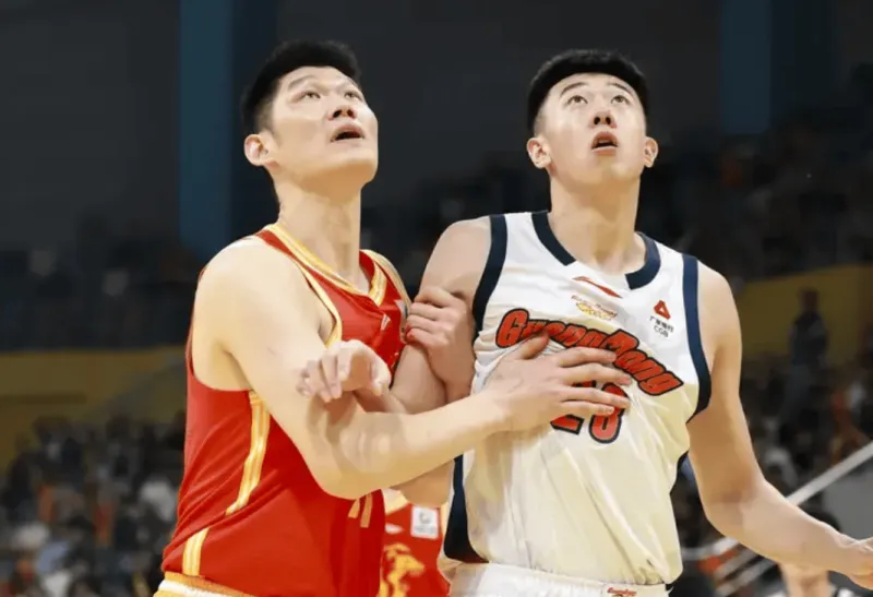 开云官方网站-胡金秋出战28分钟，投篮10中6、罚球5中4得到16分10篮板